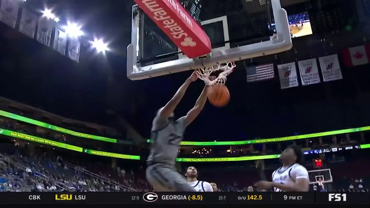 Andre Screen de la Butler realizează un slam dunk pentru a mări avansul împotriva lui Seton Hall.