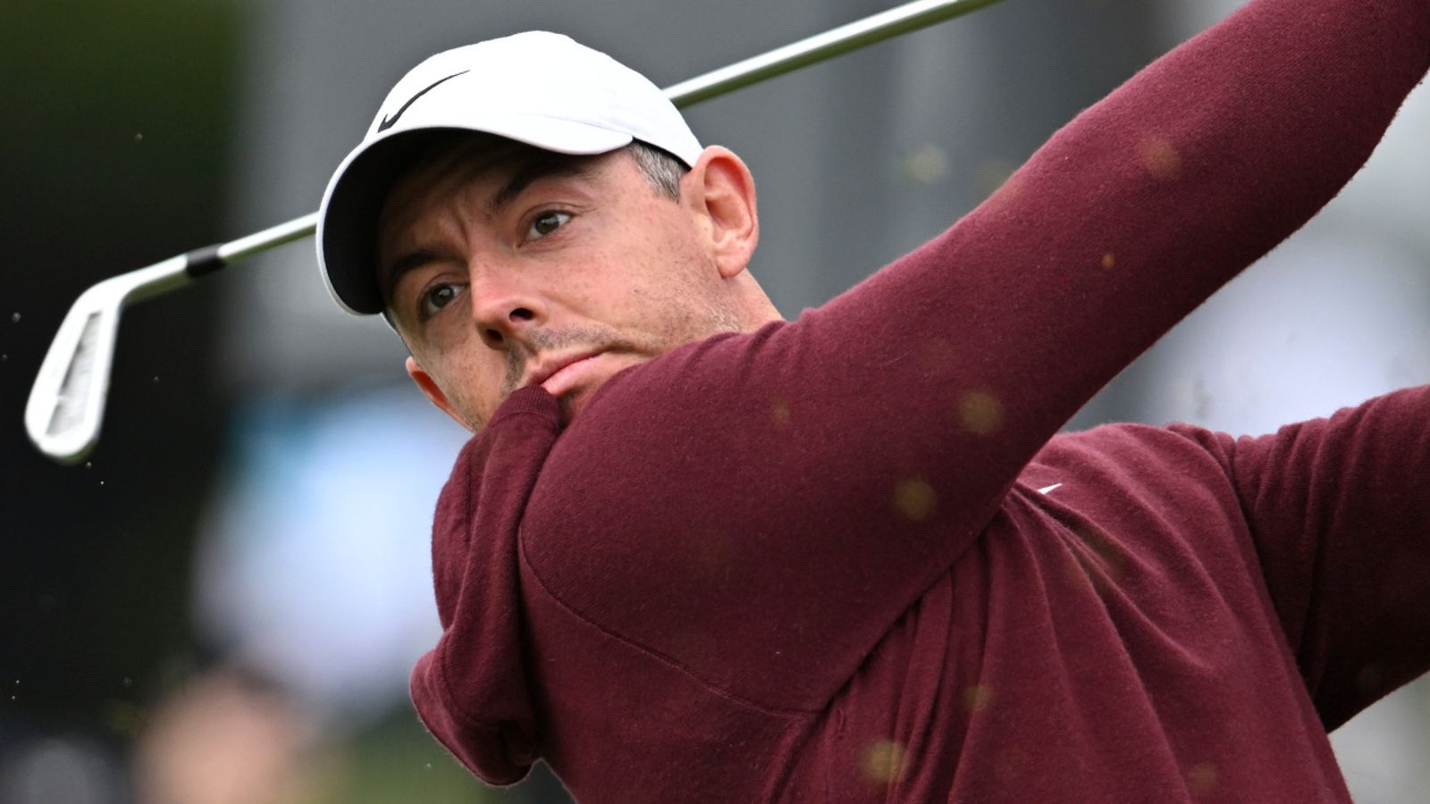 Rory McIlroy marchează un eagle la ultimul hole, apropiindu-se la șase de liderul Sepp Straka la Pebble Beach Pro-Am.