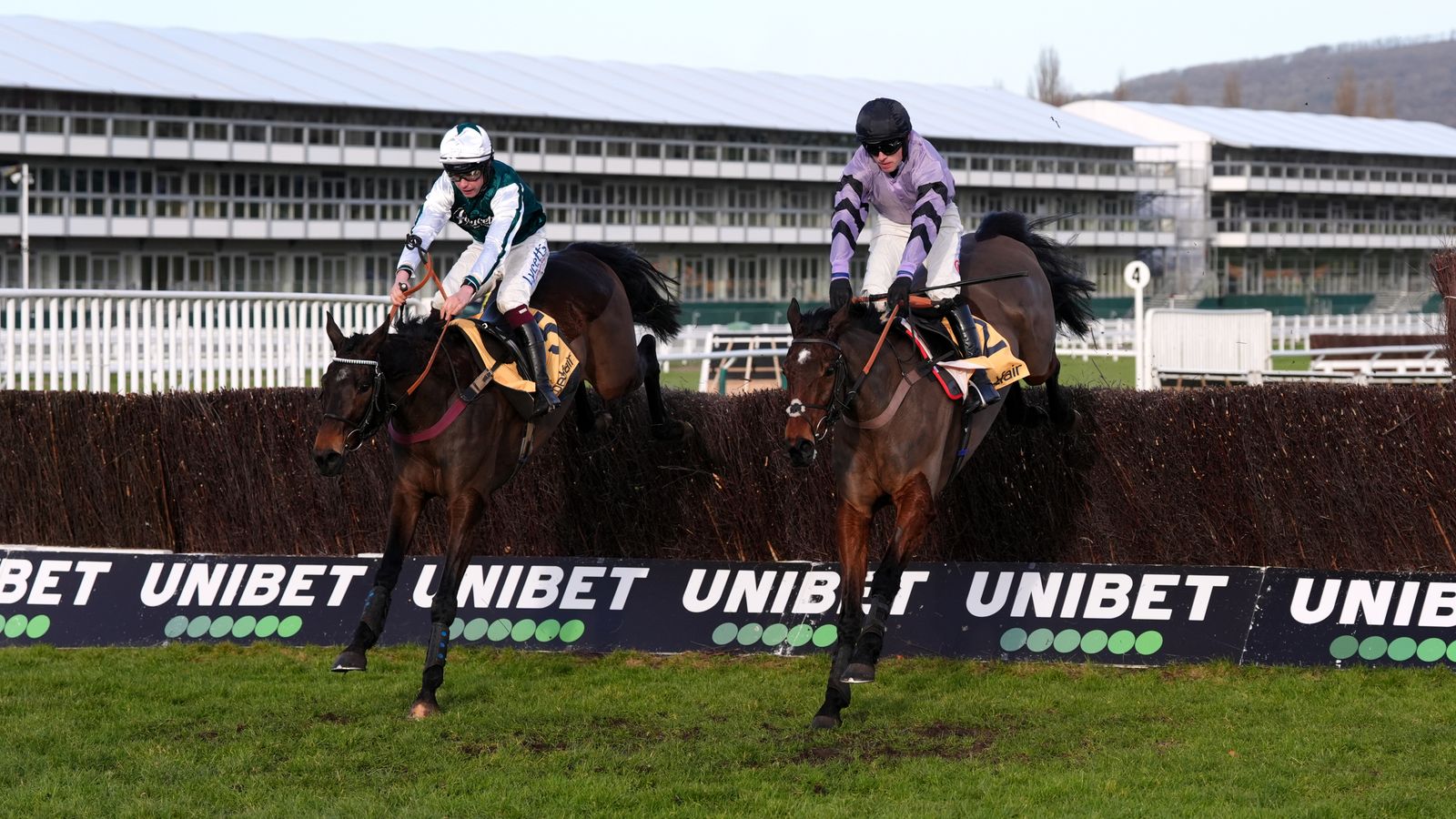 Cheltenham LHomme Presse se luptă pentru succesul în Cotswold Chase.