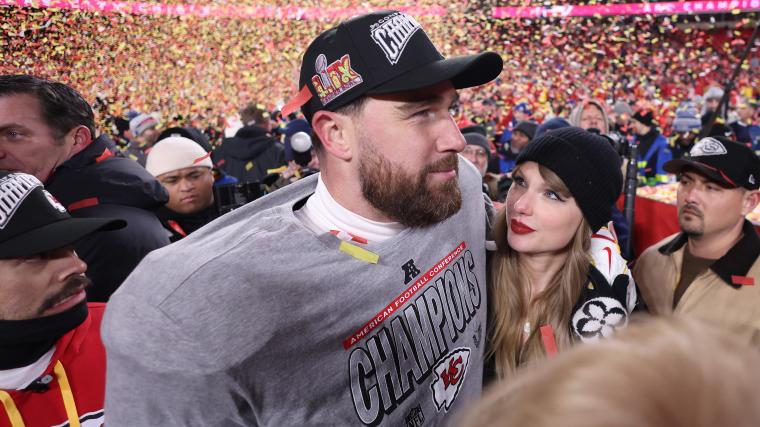 Travis Kelce energizează mulțimea de la Arrowhead Stadium în interviul postmeci.